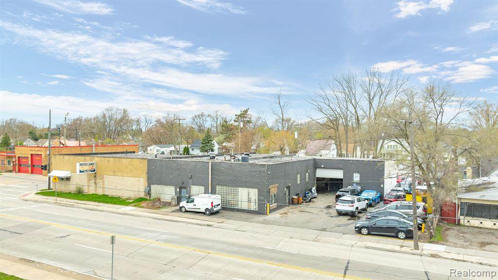8407 9 MILE - Photo 1