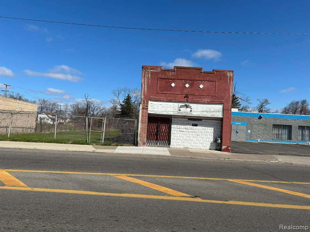 12730 Plymouth - Photo 1
