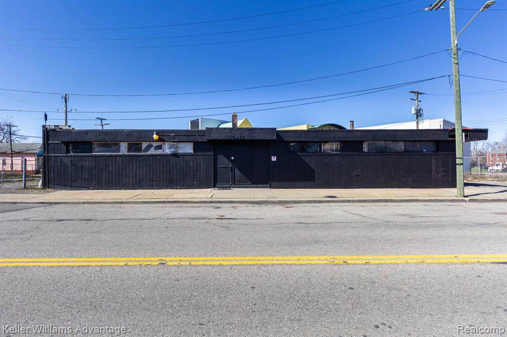 3413 Mcdougall - Photo 1