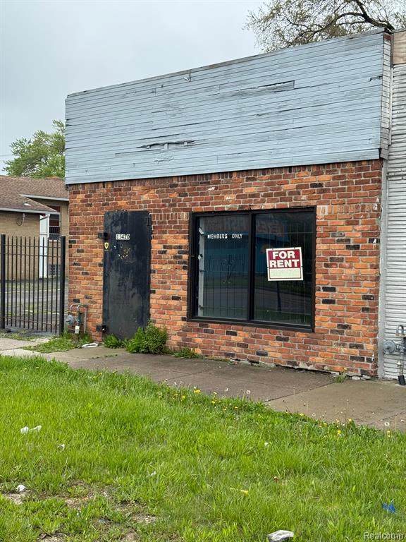 11420 7 MILE - Photo 1