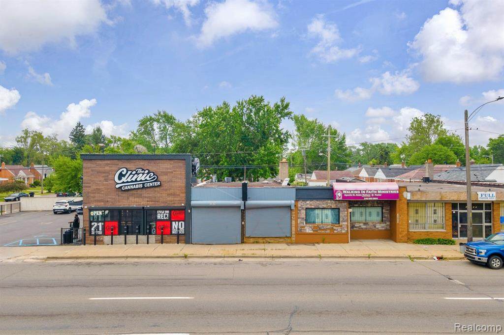 13819 8 Mile - Photo 1