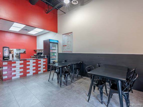 10816 Belleville - Photo 1