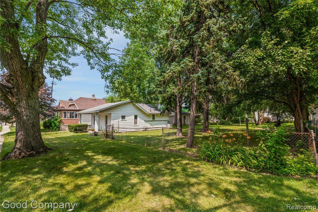 1489 Woodward - Photo 1