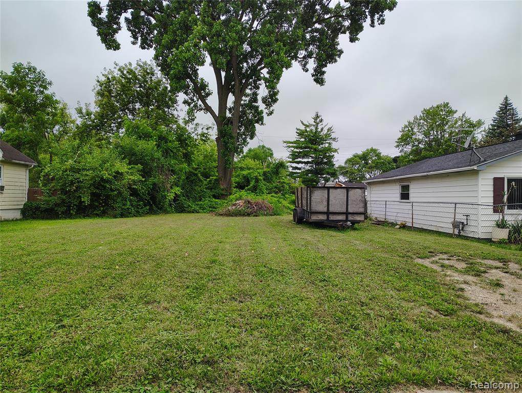 821 Robinwood - Photo 1