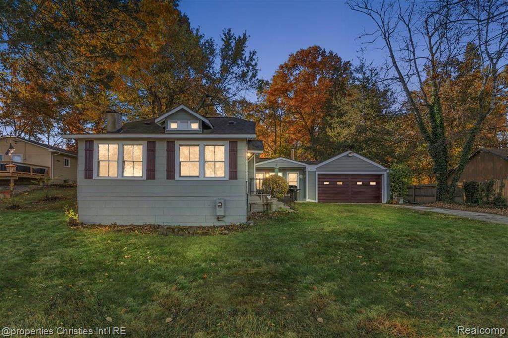2231 North - Photo 1