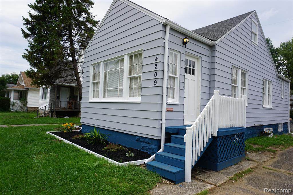 4209 Custer - Photo 1