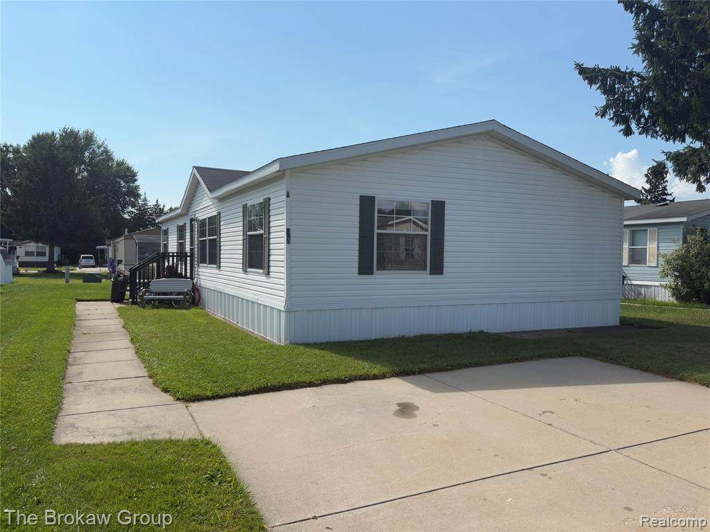 93 Woodcrest - Photo 1