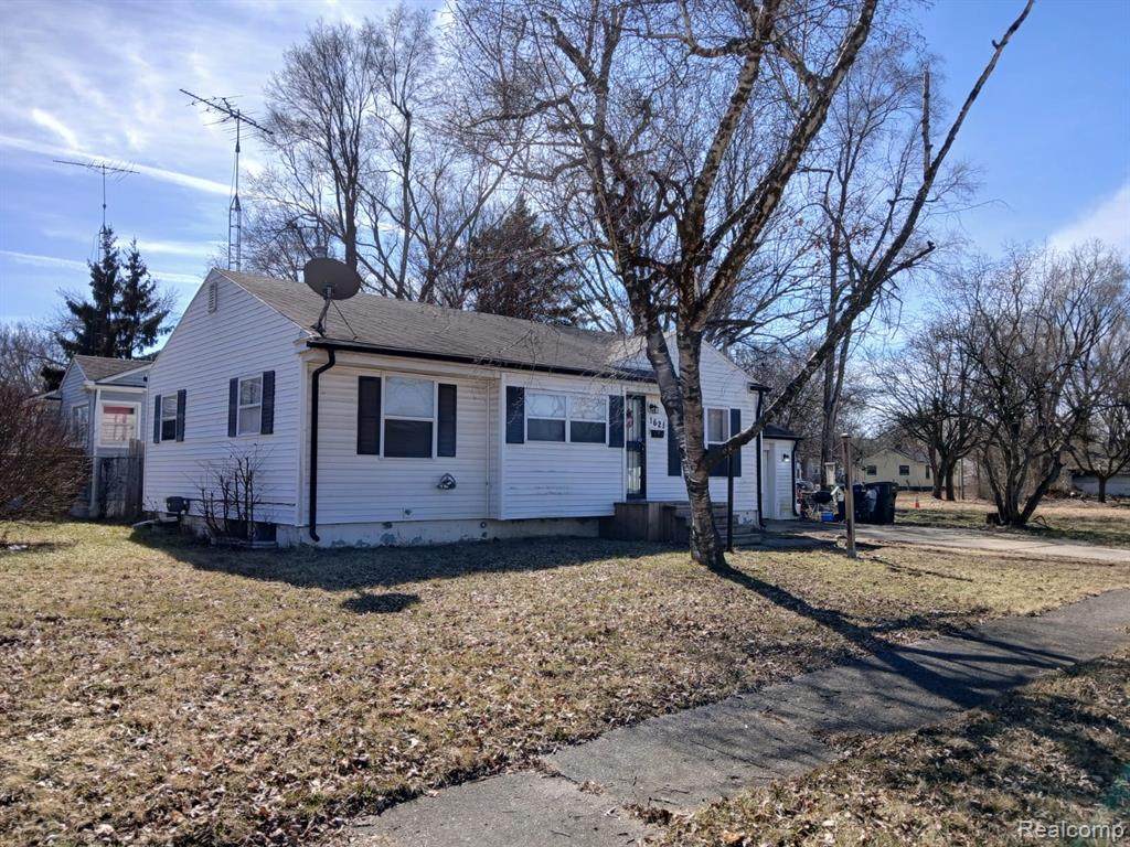 1621 Shamrock - Photo 1