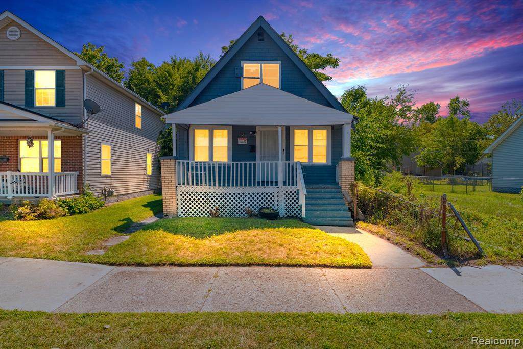 8271 Ellsworth - Photo 1