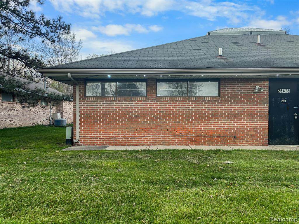 25418 Goddard - Photo 1