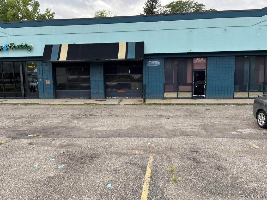 18945 Telegraph - Photo 1