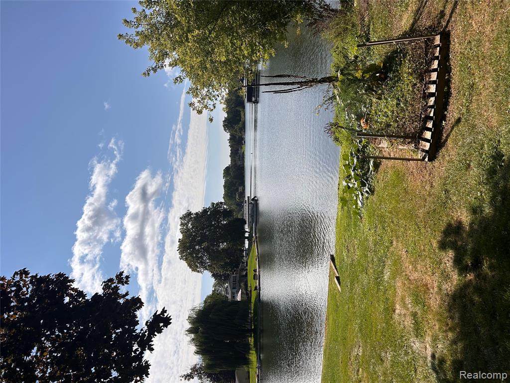 10023 Cedar - Photo 1