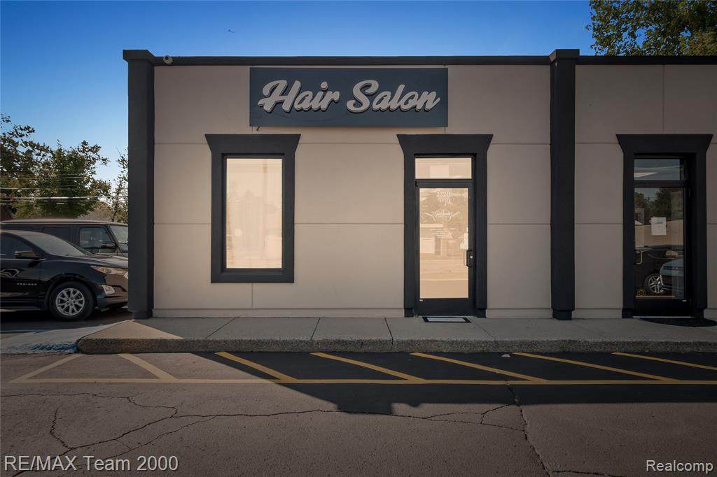 22211 Warren - Photo 1