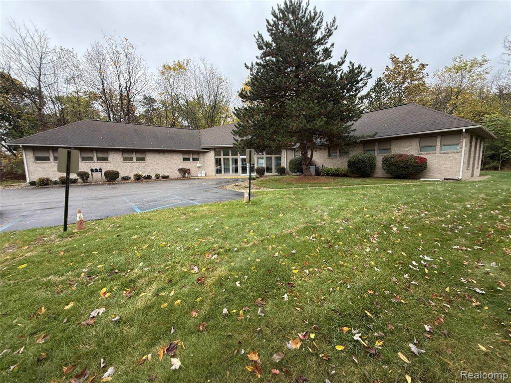 3380 Beecher - Photo 1