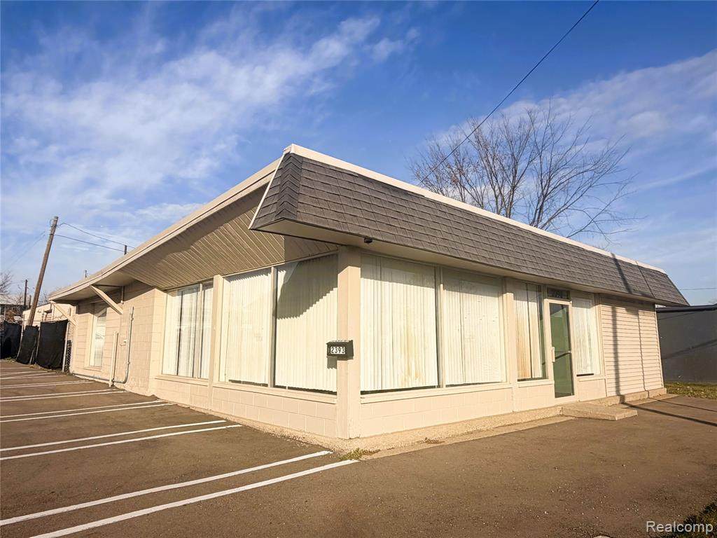 2391 Pontiac - Photo 1