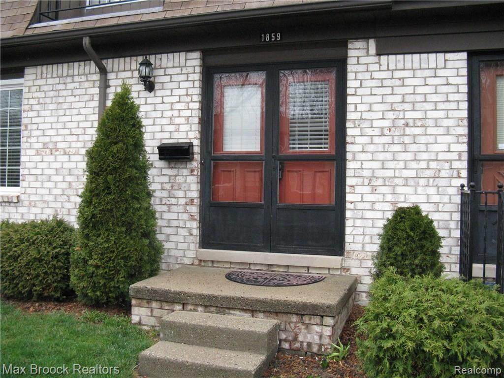 1859 Wickham - Photo 1