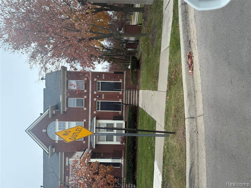 3292 Newbury - Photo 1