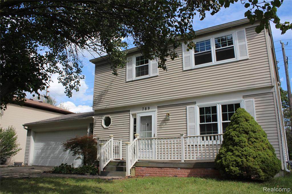 789 Dressler - Photo 1