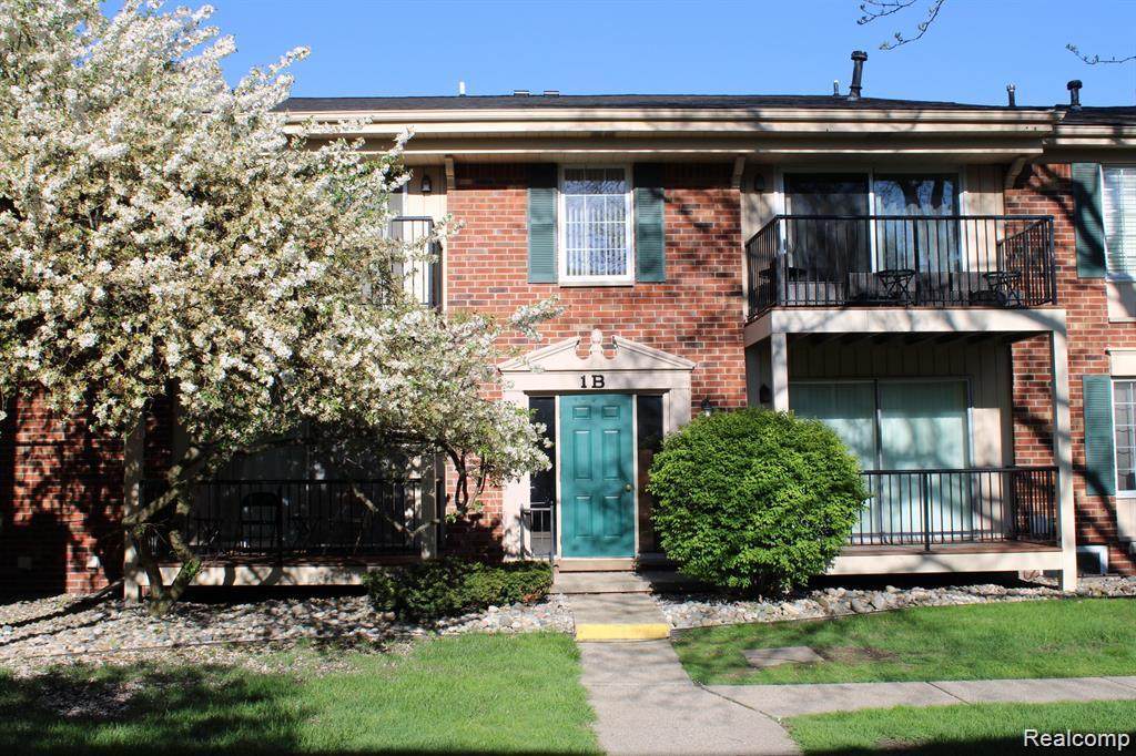 12060 15 Mile - Photo 1