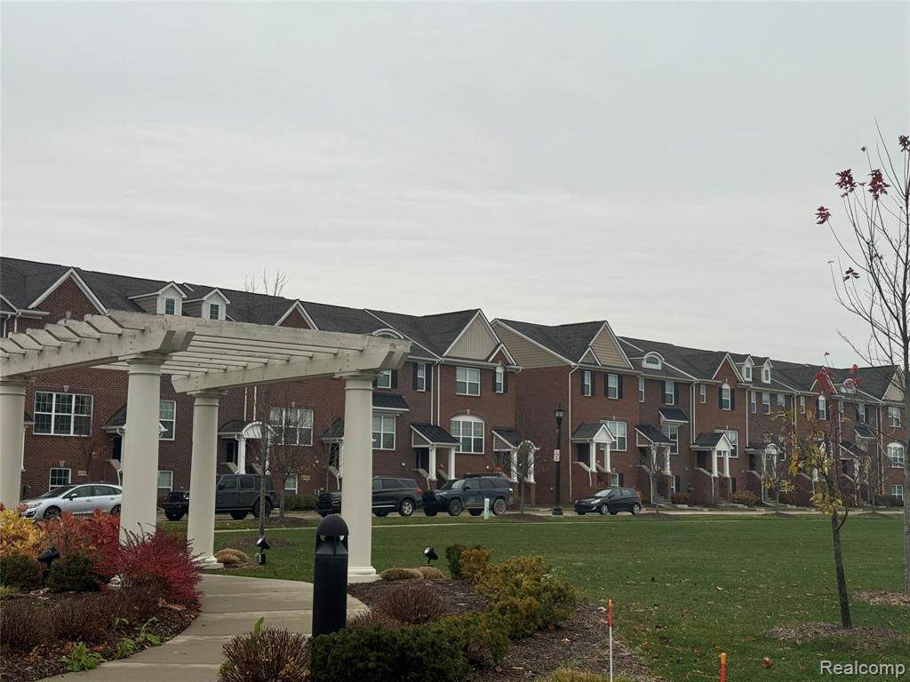 47757 Hillcrest - Photo 1