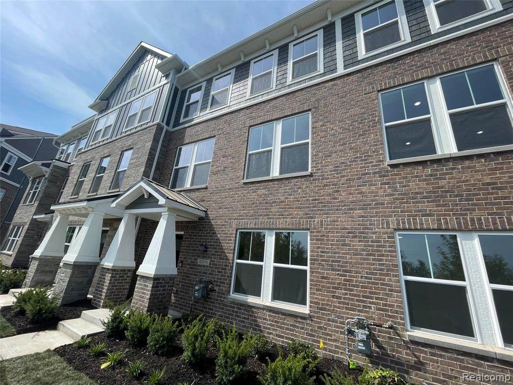 42921 Atwood - Photo 1