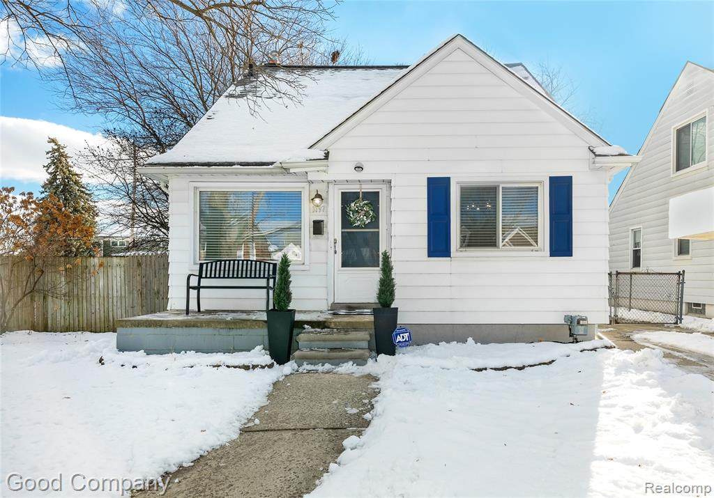 1197 Catalpa - Photo 1