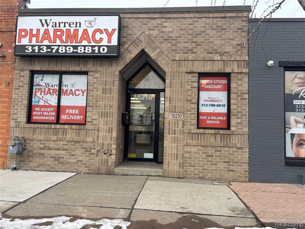 15210 Warren - Photo 1