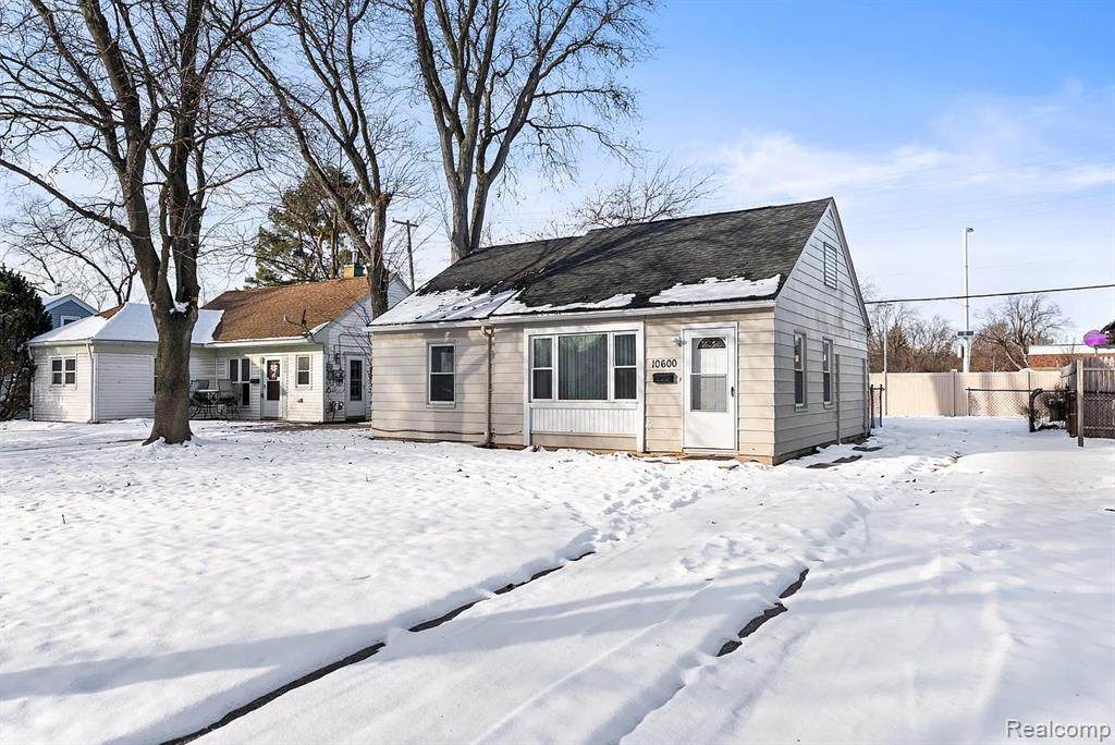 10600 Troy - Photo 1