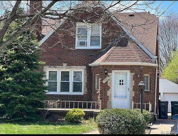 2045 Elizabeth - Photo 1