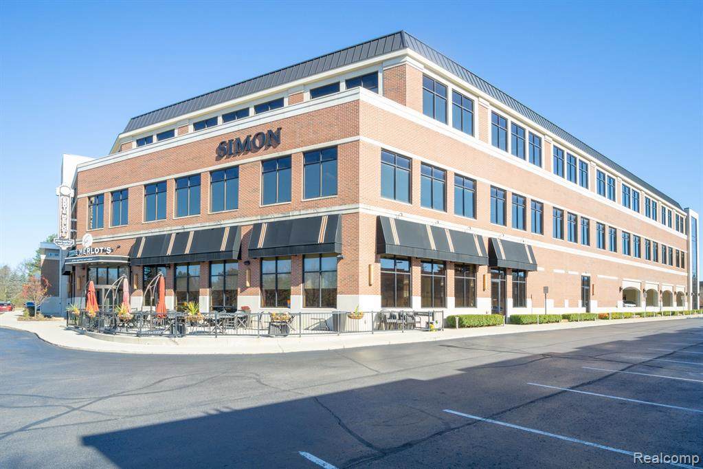 37000 Woodward - Photo 1
