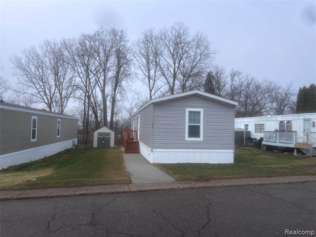 344 Boyne St - Photo 1
