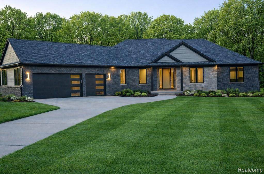 632 Kings Fairway - Photo 1