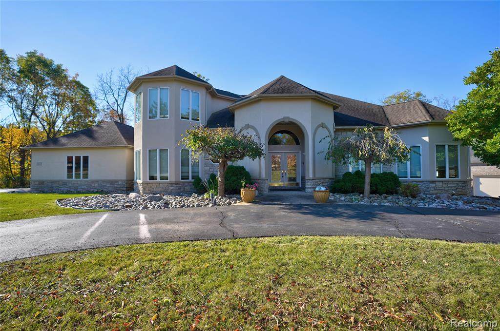 5166 Warwick Woods - Photo 1