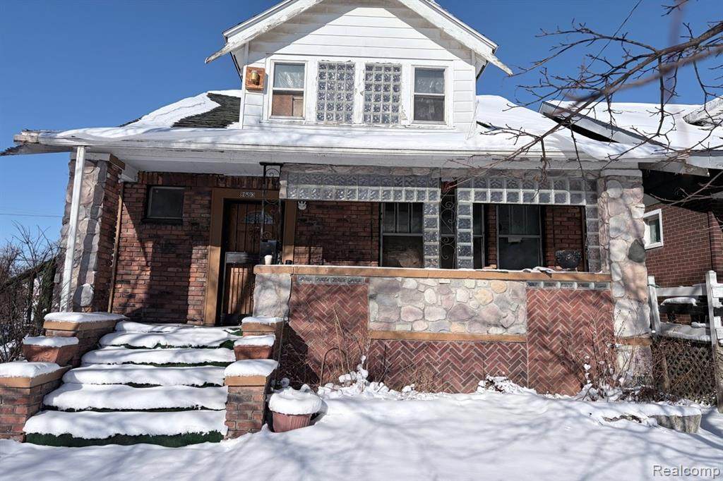 8693 Woodlawn - Photo 1