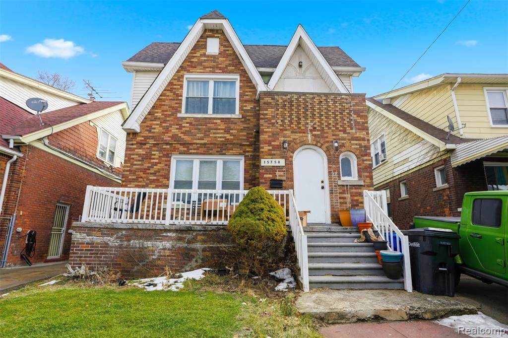 15758 Wisconsin St - Photo 1