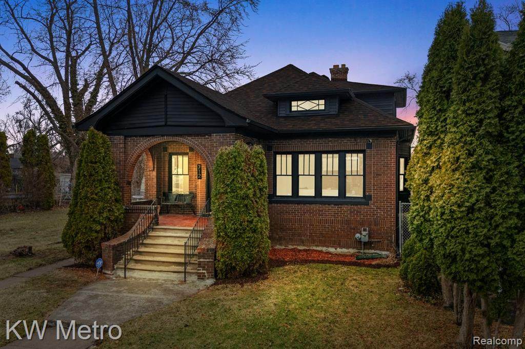 712 Chalmers - Photo 1