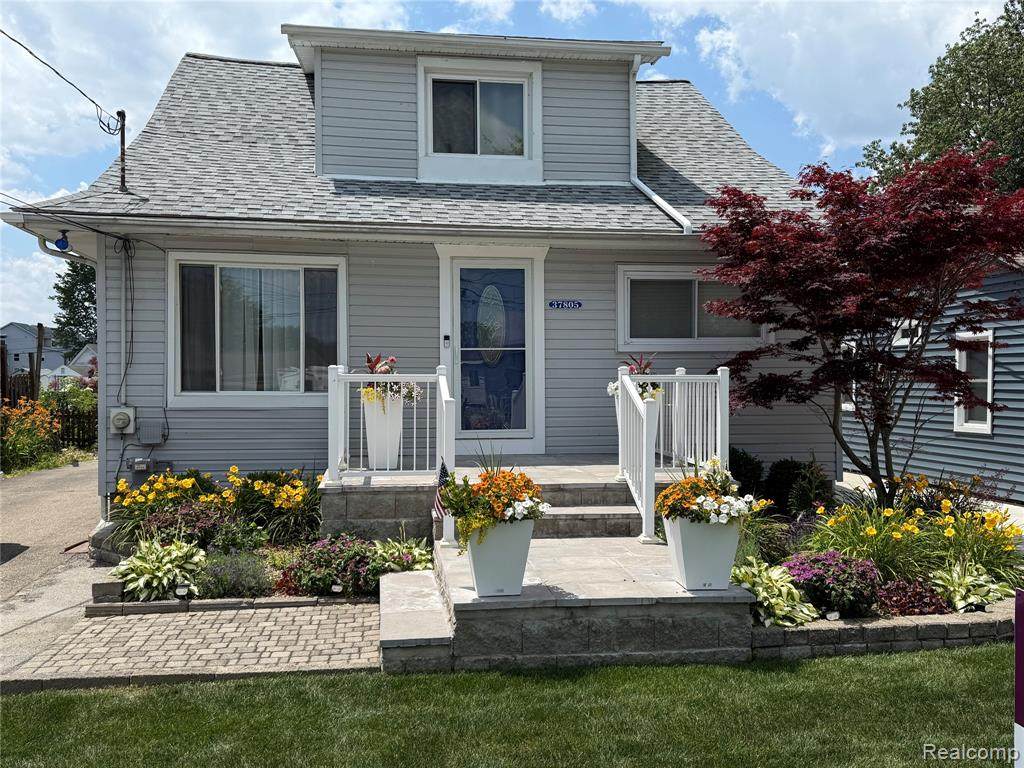 37805 Maplehill - Photo 1