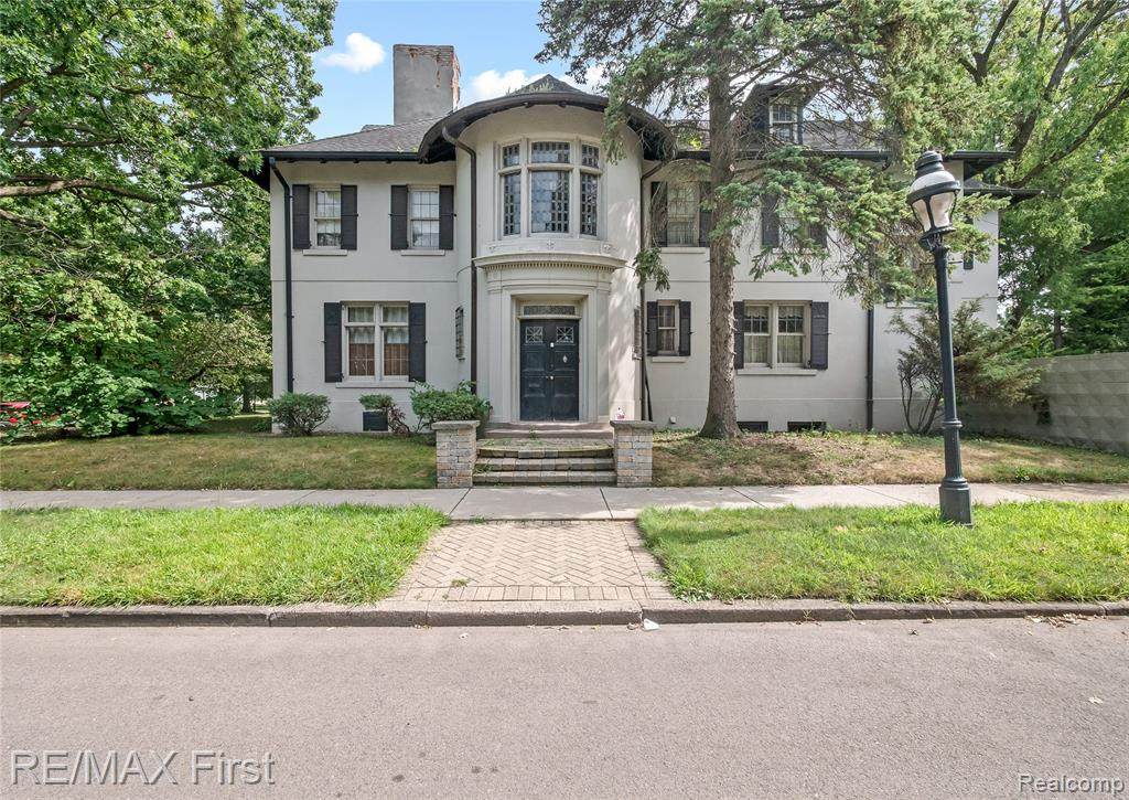 3065 Iroquois - Photo 1