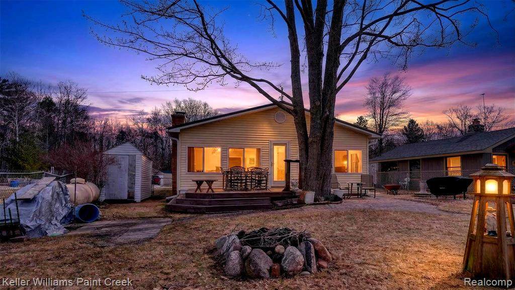 2695 Lakeshore - Photo 1