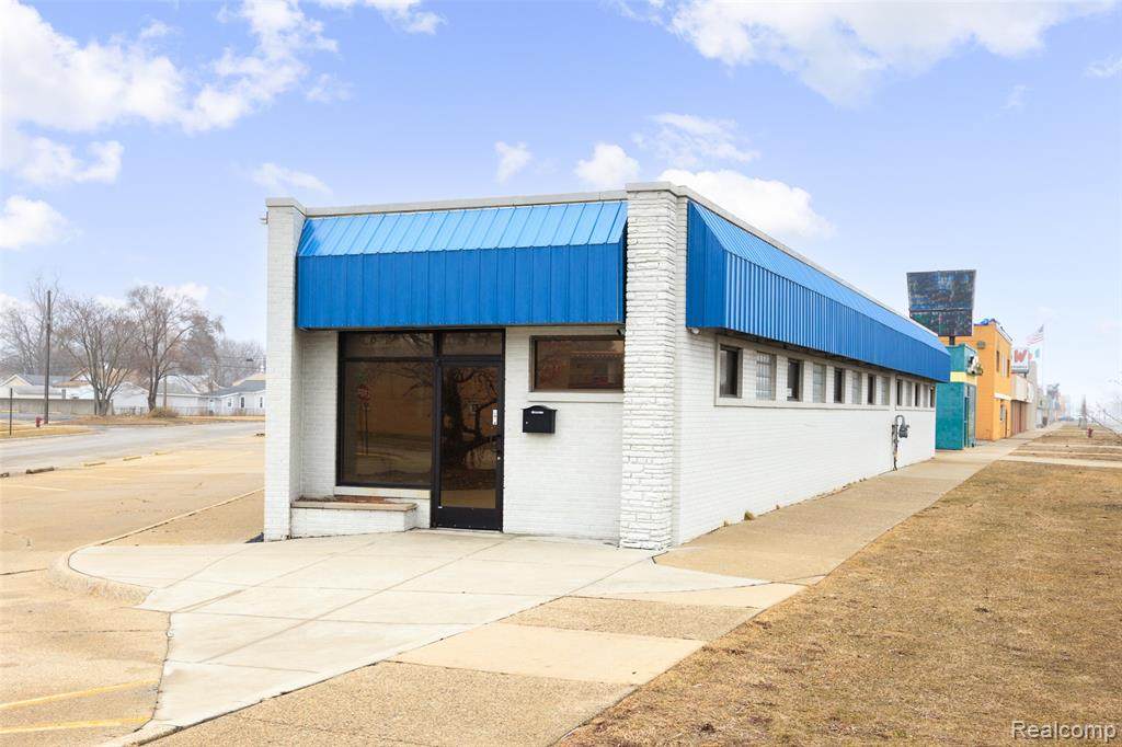 21103 Gratiot - Photo 1