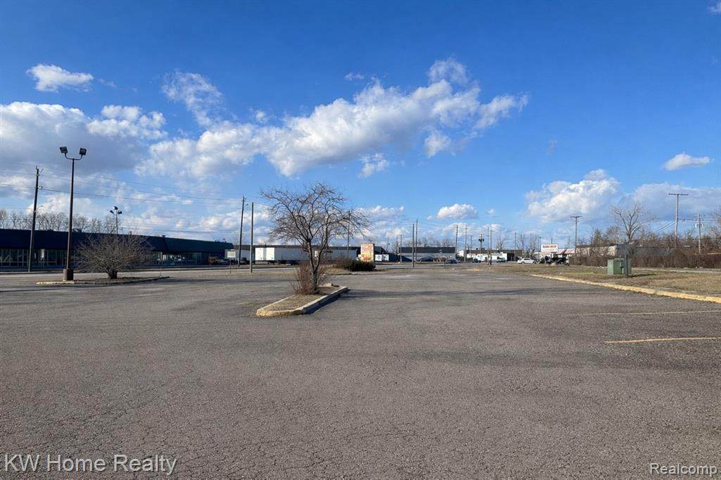20800 Groesbeck - Photo 1