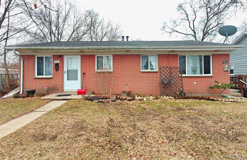 881 Monroe - Photo 1