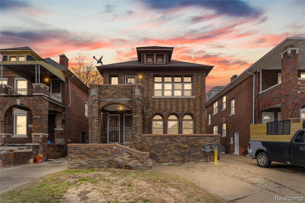 3290 Tuxedo - Photo 1