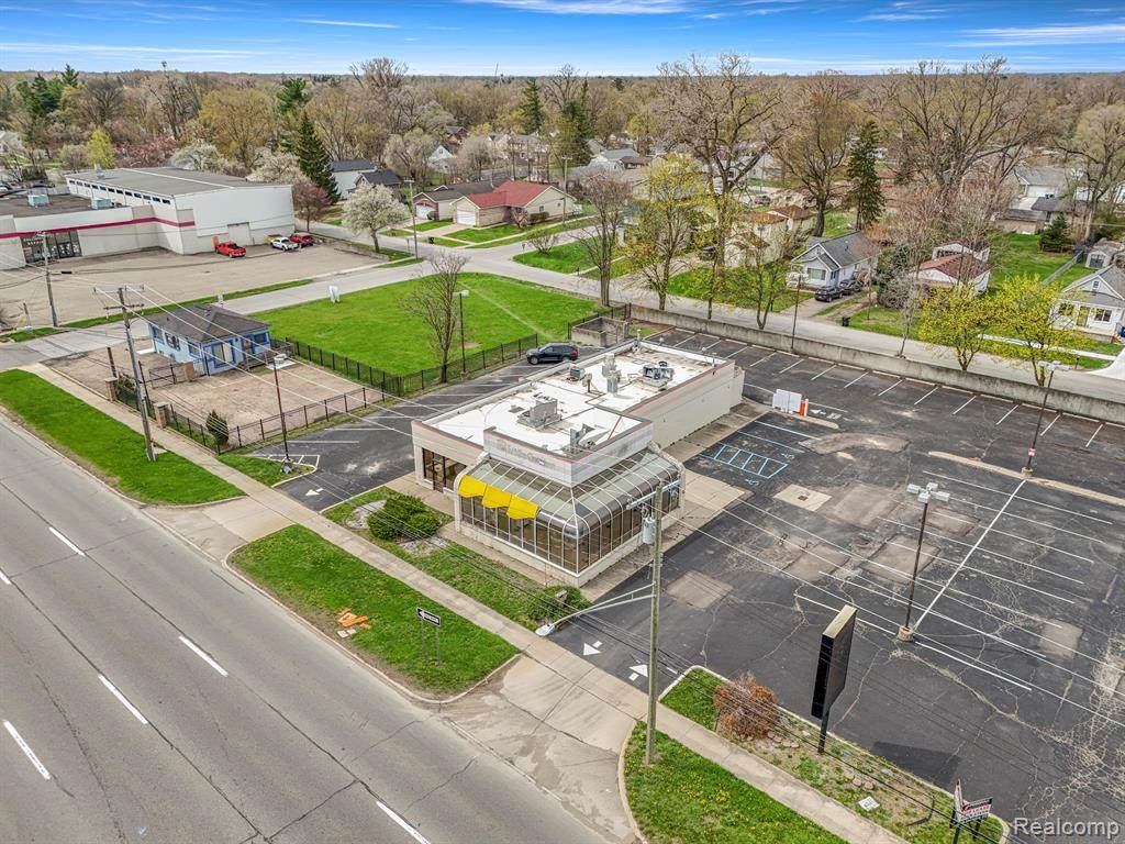 15839 Telegraph - Photo 1
