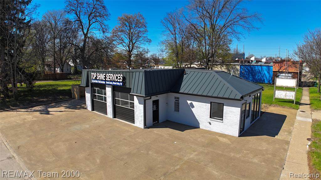4438 Wayne - Photo 1