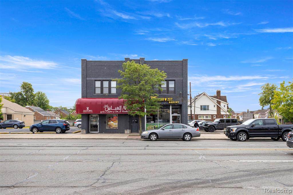 10303 Warren - Photo 1