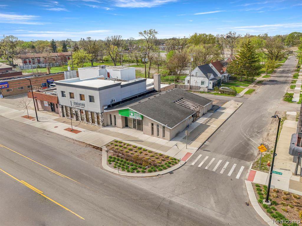 17600 Warren - Photo 1