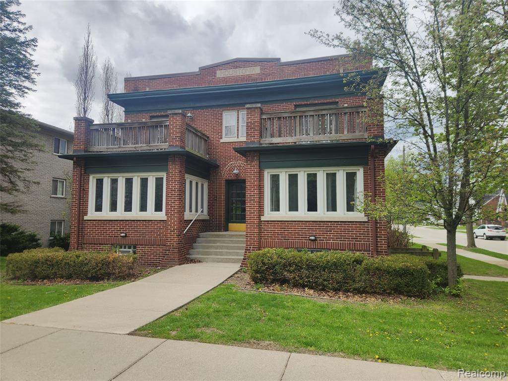 2041 Main - Photo 1