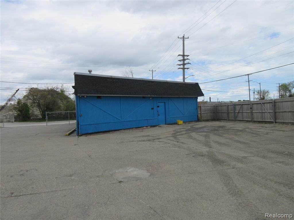 21665 Groesbeck - Photo 1