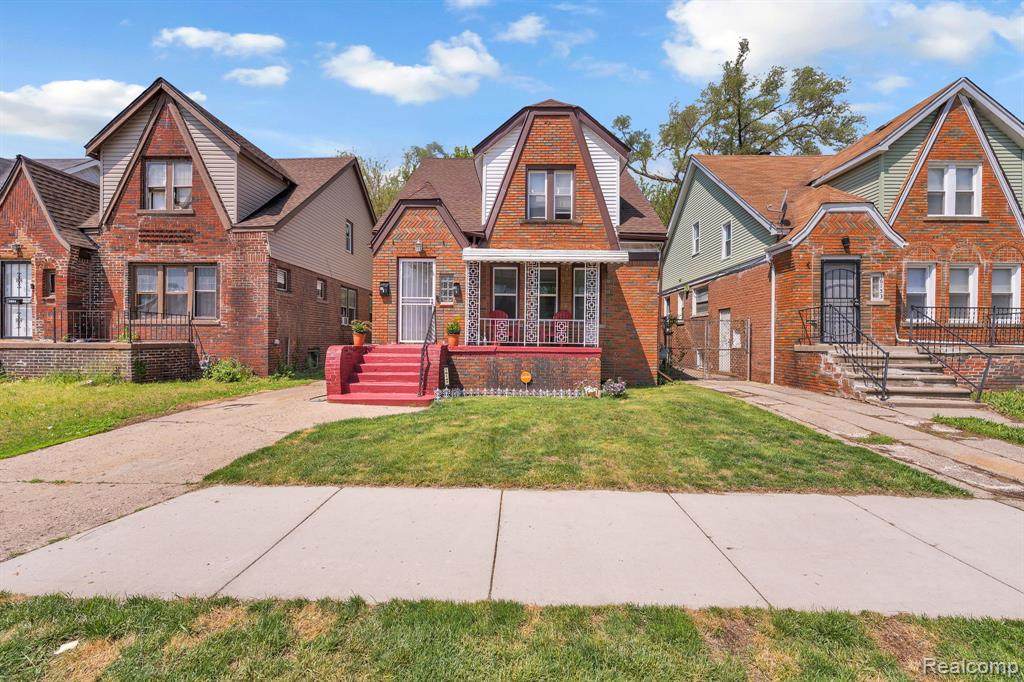 16147 Snowden - Photo 1